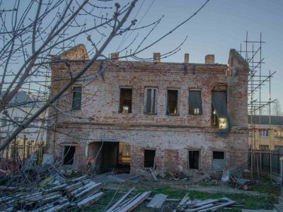 Дом Пономарёва и Киселёвой с лавками