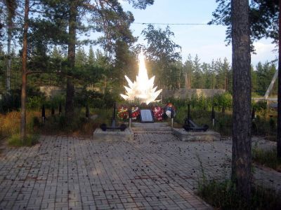 Братское захоронение советских военных моряков, погибших в 1941-44 гг. (памятник «Взрыв»)