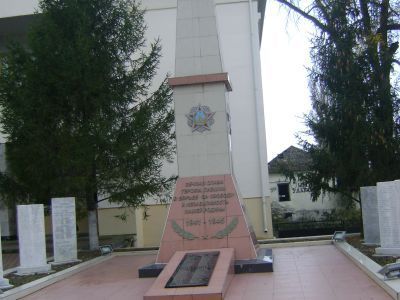 Братская могила 77 советских воинов, погибших при защите города от фашистских захватчиков