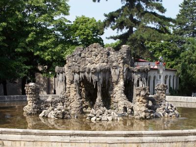 Фонтан "Деды"