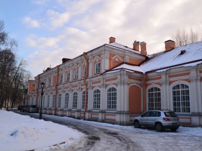 Корпус семинарский с южными воротами главного двора