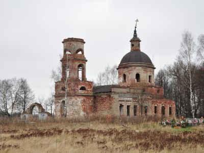 Никольская церковь с иконостасом и росписями