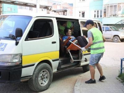 В Якутске начала работу социальная служба такси