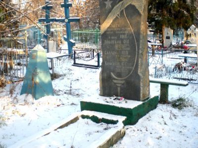 Братская могила советских активистов Локоткова Федора Николаевича, Саланова Михаила Петровича и Краснова Сергея Спиридоновича, убитых кулаками в 1918 г.