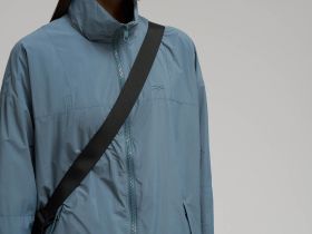 Свободная ветровка с водоотталкивающей пропиткой