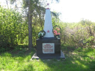 Могила пулеметчицы Ани Гайторовой