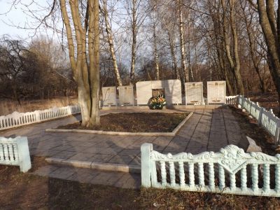 Братская могила воинов, погибших в 1943 г.