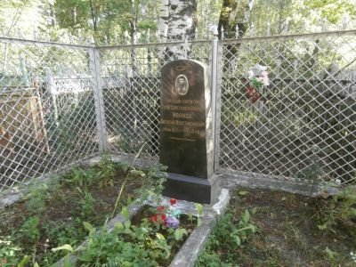 Могила Иванова Василия Константиновича (1921-1949), Героя Советского Союза