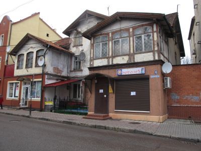 Дом жилой с встроенными торговыми помещениями