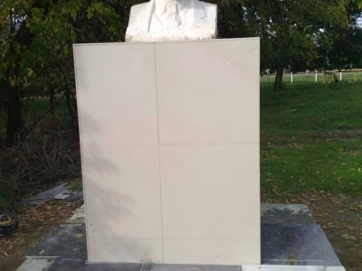 Бюст В.И.Ленина