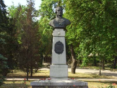 Скульптурный памятник Ф.Ф.Ушакову