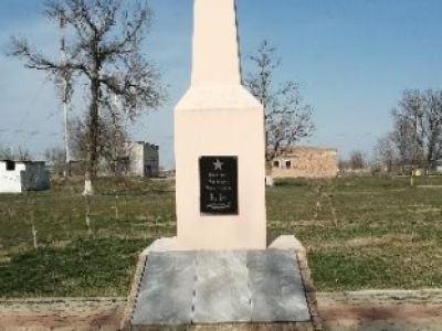 Братская могила воинов Советской Армии, погибших в 1942 - 1943 гг.