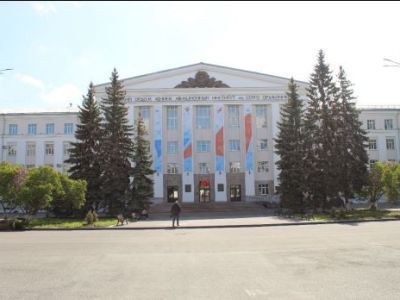 Здание Уфимского авиационного института (архитекторы Б.Г. и С.Г. Калимуллины)