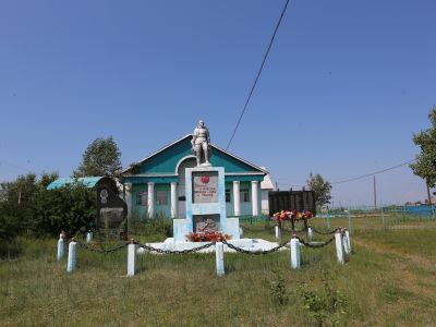 Памятник воинам-землякам, погибшим на фронтах Великой Отечественной войны