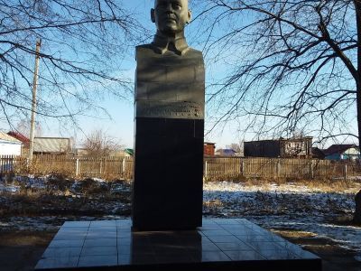 Памятник Герою Социалистического Труда Гринько Ф.М.