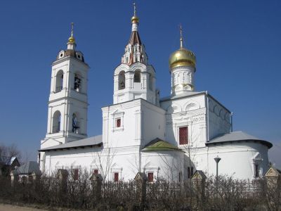 Церковь Дмитрия Солунского и шатровая колокольня