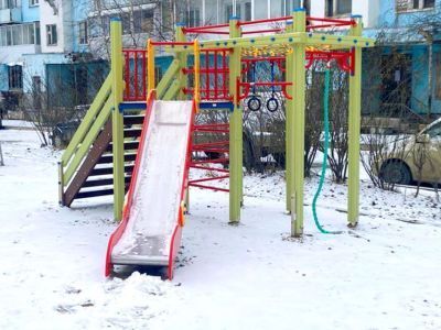 При поддержке «Газпром добыча Ноябрьск» в Ленске обустроили спортивно-игровую площадку