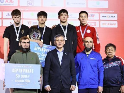 В Якутске выявили сильнейших борцов страны юниорского возраста на первенстве России