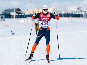 Звезды Олимпийских игр пробежали лыжный марафон с якутянами