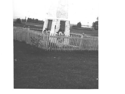 Братская могила 71 советского воина, погибшего в 1941-1943 гг., при освобождении района от фашистских захватчиков. Установлена скульптура