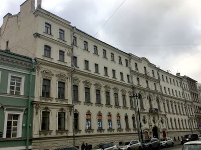 Конюшенный двор с домом для прислуги при дворце вел. кн. Михаила Николаевича
