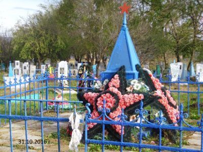 Братская могила советских воинов, погибших в боях с фашистскими захватчиками