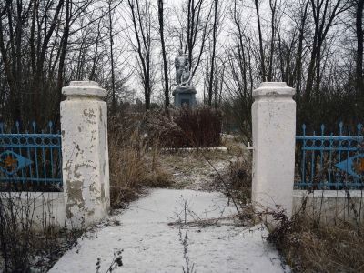 Братская могила советских воинов