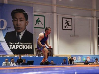 Определены все финальные пары чемпионата Якутии по вольной борьбе