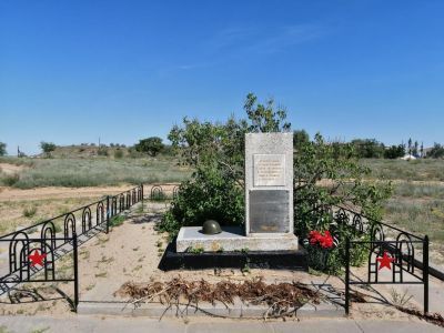 Братская могила советских воинов, погибших в период Сталинградской битвы