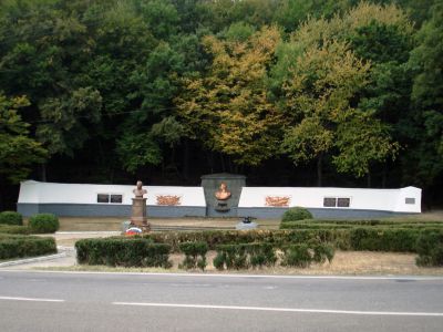 Место ранения в 1774 году М.И.Кутузова «Кутузовский фонтан» (скульптор Л.С.Смерчинский, архитектор А.С.Бабицкий)