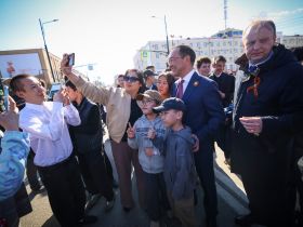 Глава Якутии принял участие в праздничных мероприятиях проекта «Проспект Победы»