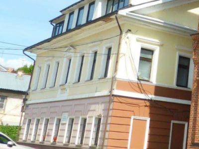 Жилой дом с конторой