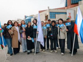 В Якутске возложили цветы к памятнику Платону Ойунскому