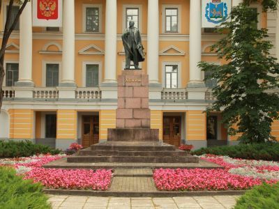 Памятник  В.И.Ленину