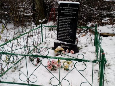 Братская могила советских воинов, погибших в борьбе с фашистами