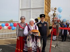 Вилюйск преображается: в День города на набережной «Поющие пески» зазвучала новая музыка