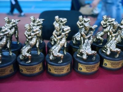 В Якутске открыты турниры по вольной борьбе среди юношей в честь Павла Пинигина