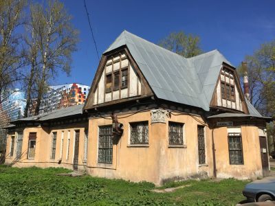 Здание амбулатории фабрики "Красный ткач"