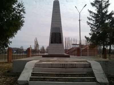 Братская могила, в которой похоронены 22 красноармейца ЧОН, погибшие при установлении Советской власти в Заволжье