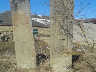 Стелы надмогильные