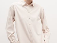 Блузка свободного силуэта с отложным воротником