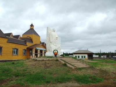 Памятник Барахову Исидору Никифоровичу (1898–1938) - выдающемуся государственному деятелю Якутской АССР, активному участнику установления советской власти в Якутии