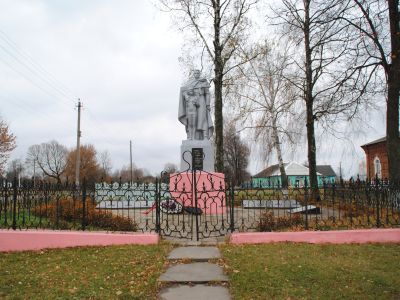 Братская могила 2 красноармейцев, расстрелянных в 1918 году белогвардейцами