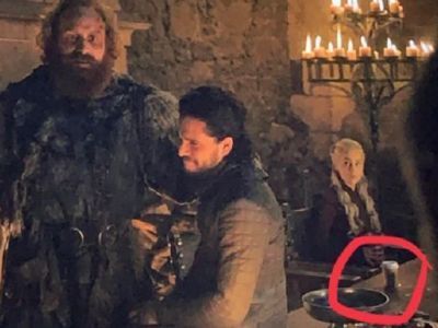 Фанатов «Игры престолов» развеселил попавший в кадр стакан из Starbucks