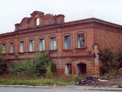 Двухэтажный каменный жилой дом