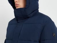 Утепленное пальто с воротником-стойкой