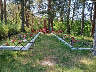 Братское захоронение советских воинов, погибших в 1941-44 гг.