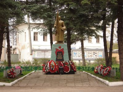 Братская могила с захоронением воинов, погибших в боях в период Великой Отечественной войны 1941—1945 гг.