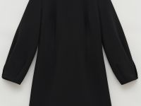 Платье с широкими рукавами