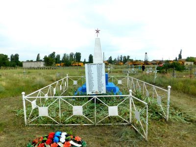 Братская могила советских воинов, погибших в период Сталинградской битвы